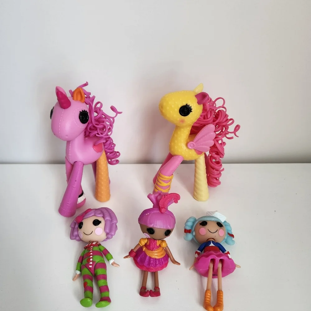 3 Lalaloopsy Mini Dolls and 2 Horses ๐ Scone Featherbed Macedamia Marina Sahara - Picture 14 of 15